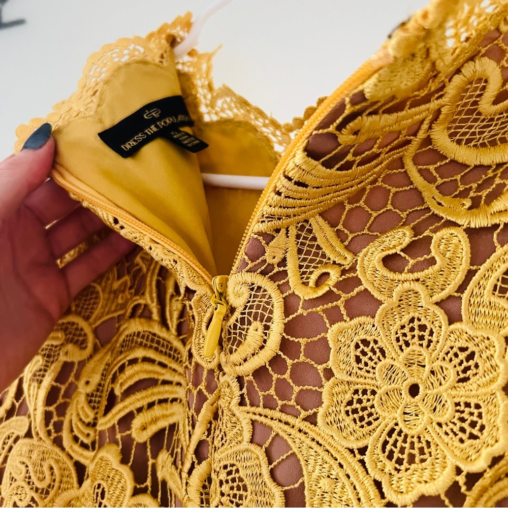Dress the Population Claudette Crochet‎ Lace Sheath Dress in Canary/ Nude - Picture 5 of 9